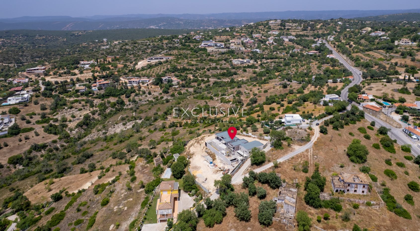 Neubau Villa mit 3 Schlafzimmern, Pool und Küstenblick in der Nähe von Loule, Algarve