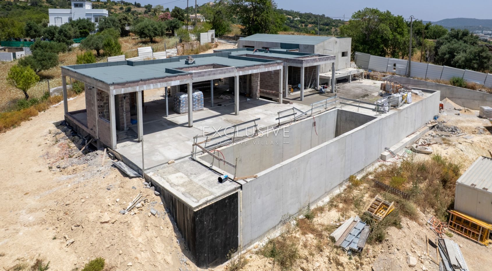 Neubau Villa mit 3 Schlafzimmern, Pool und Küstenblick in der Nähe von Loule, Algarve
