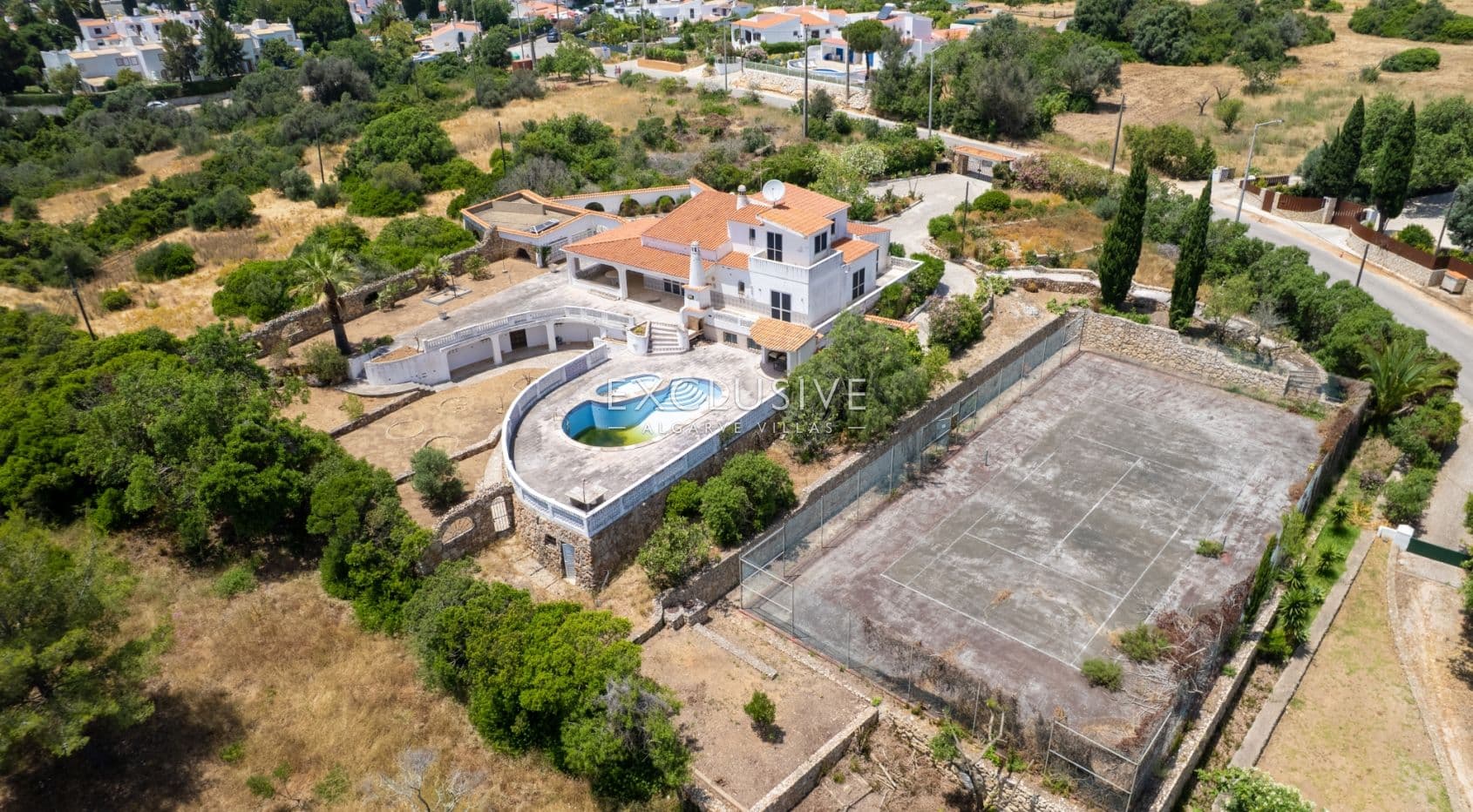 Villa on big plot near ocean in Carvoeiro, Algarve