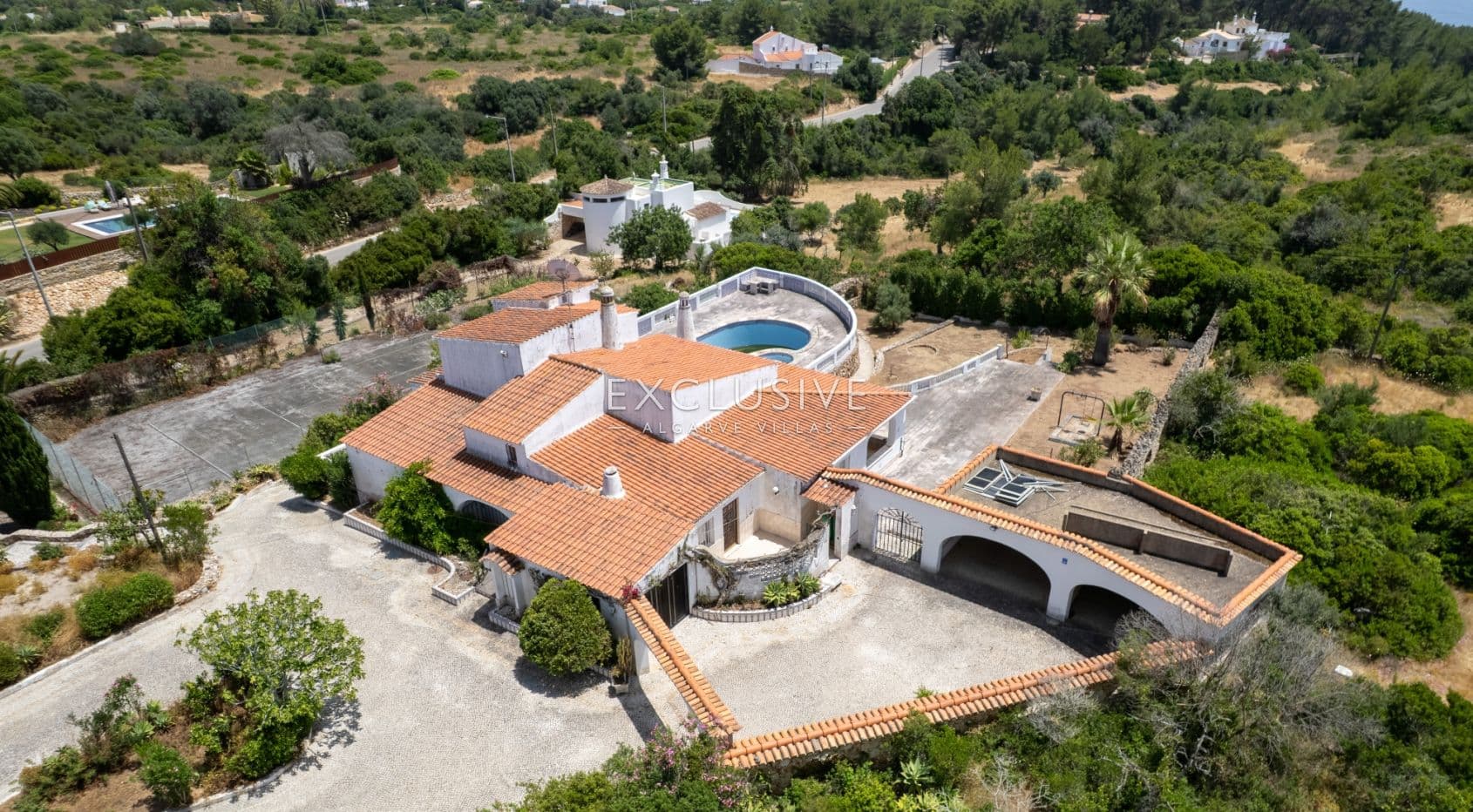 Villa on big plot near ocean in Carvoeiro, Algarve