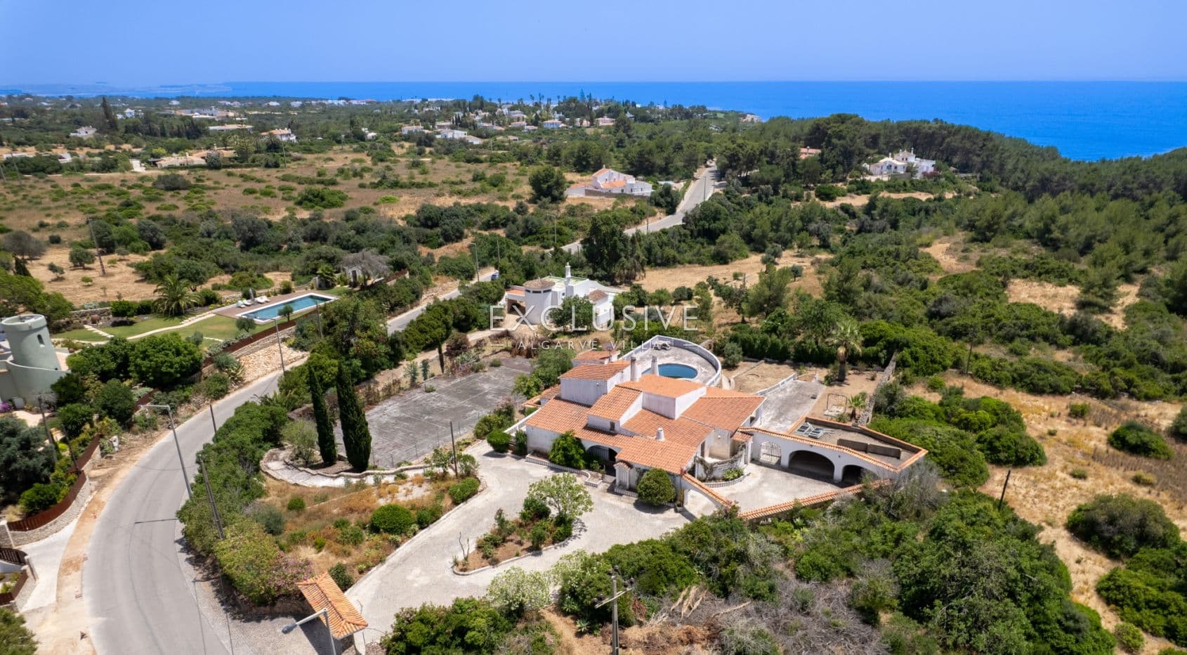 Villa on big plot near ocean in Carvoeiro, Algarve