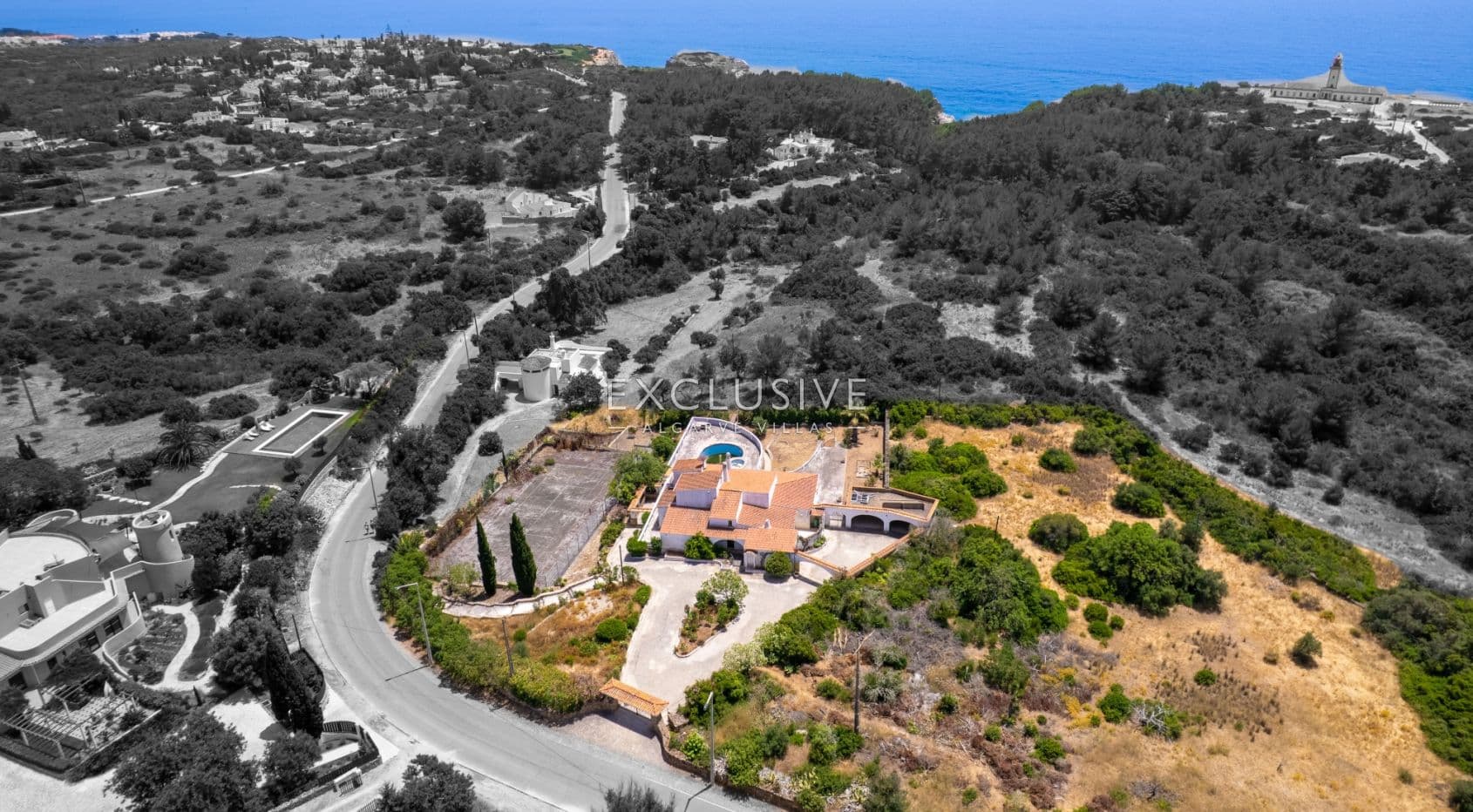 Villa auf großem Grundstück in Meeresnähe in Carvoeiro, Algarve-1