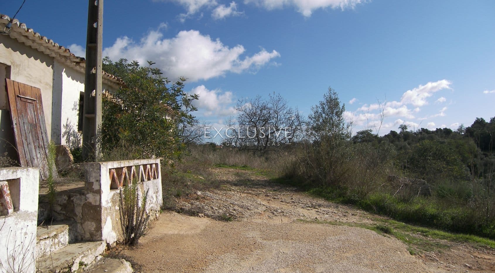 Plot with semi detached ruin near Pera, in Algarve