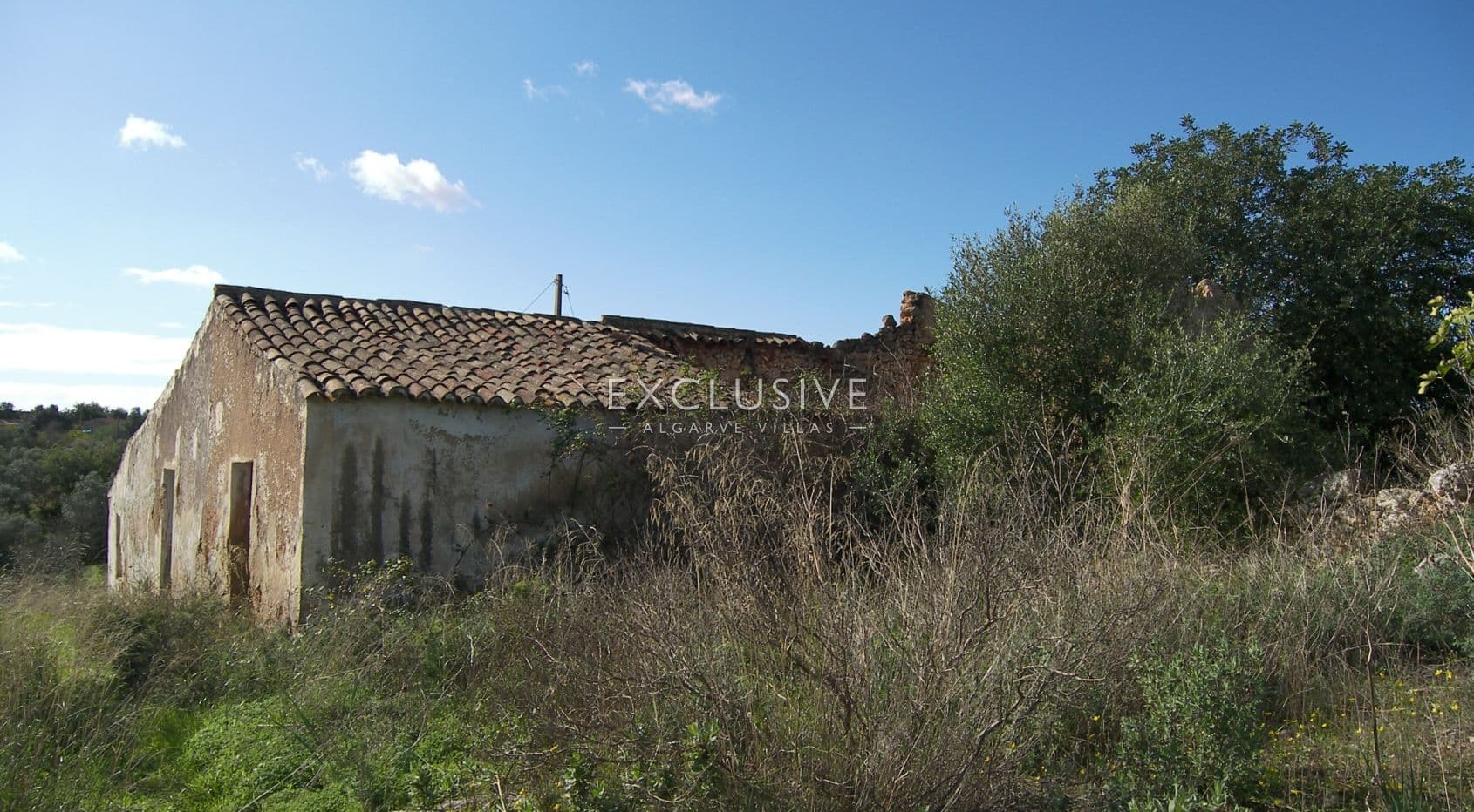 Plot with semi detached ruin near Pera, in Algarve