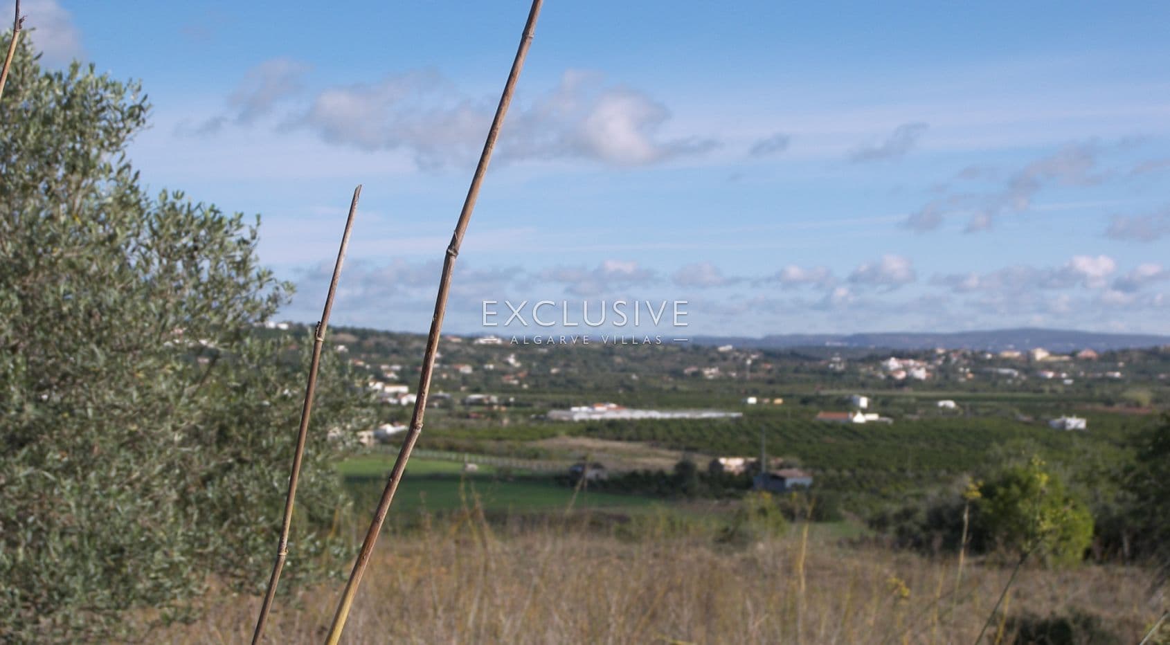 Plot with semi detached ruin near Pera, in Algarve