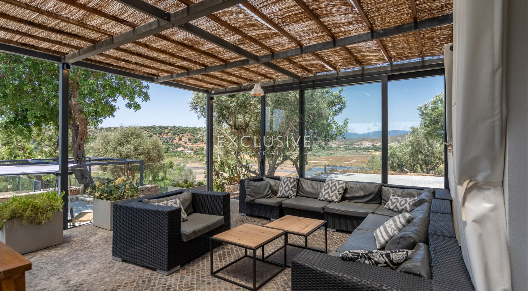 Moderne Immobilie mit spektakulärem Flussblick in Silves, Algarve