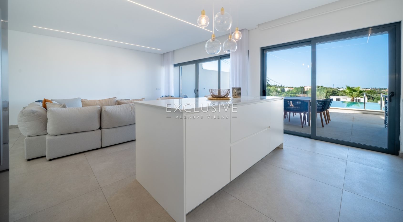 Contemporary Villa with panoramic views and Pool in Central Almancil, Algarve