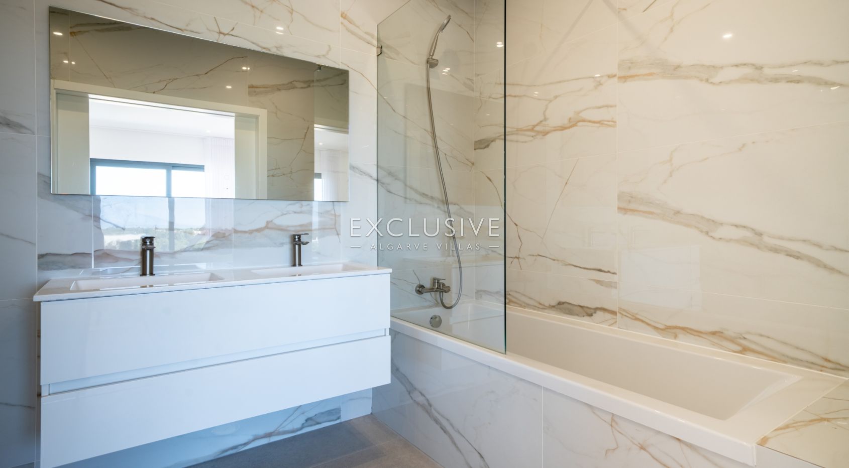 Contemporary Villa with panoramic views and Pool in Central Almancil, Algarve