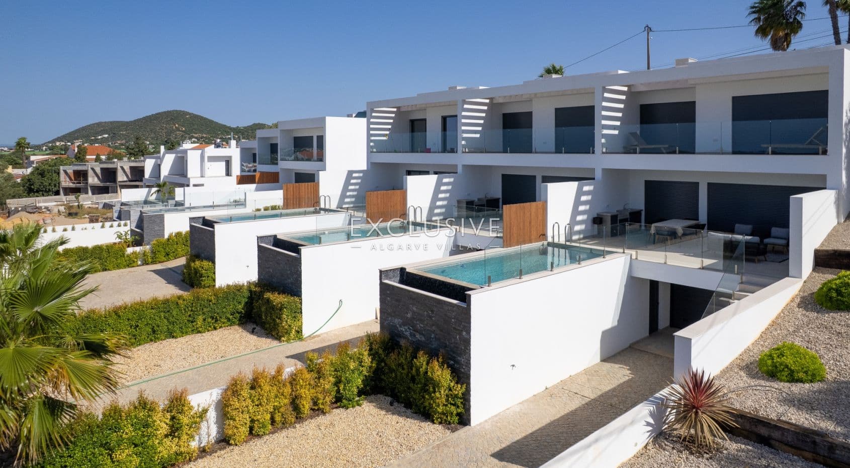Zeitgenössische Villa mit Panoramablick und Pool in Central Almancil, Algarve-2