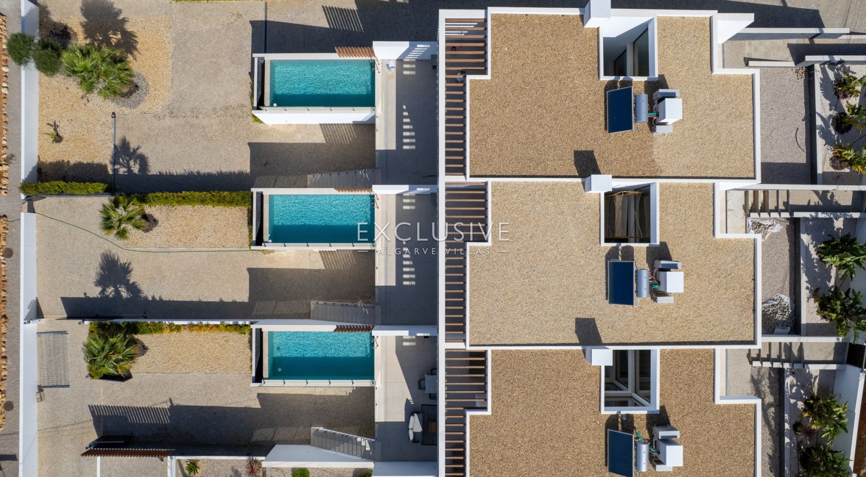 Compra uma moradia nova com piscina e jardim privado em Almancil, Algarve Central