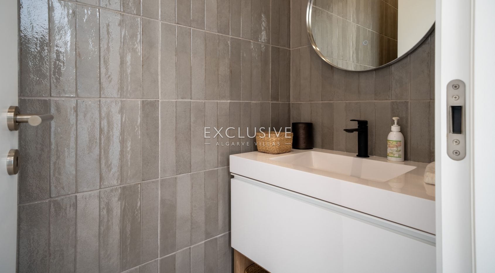 Design minimaliste, confort maximal, villas neuves dans un emplacement privilégié à Almancil, à vend
