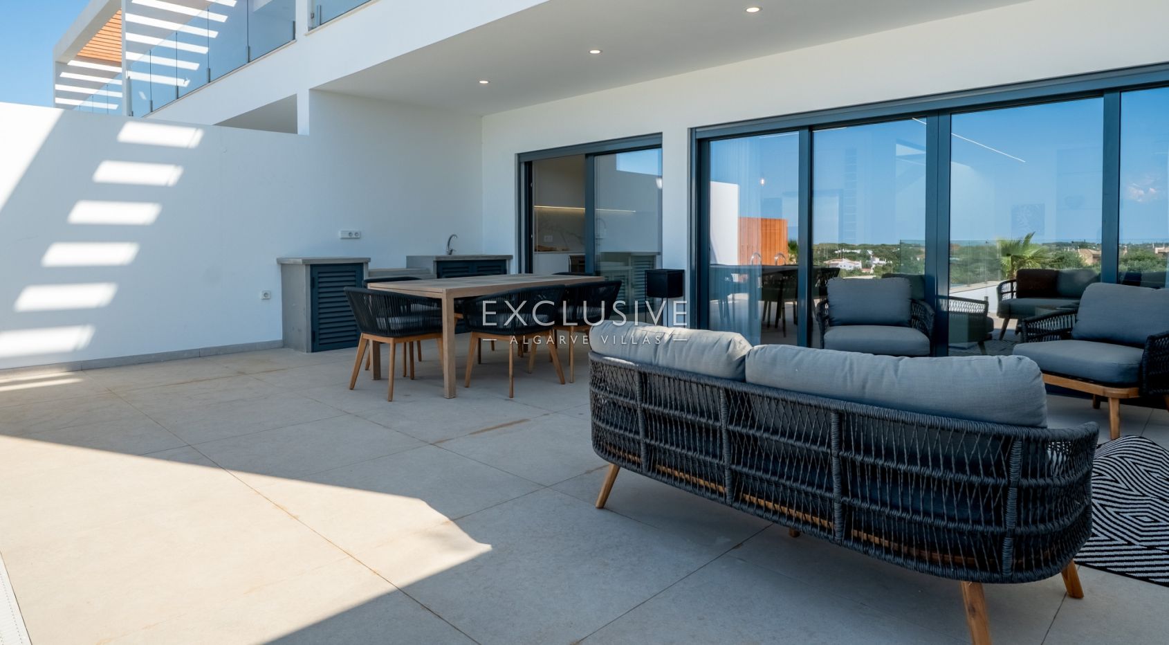 Design minimaliste, confort maximal, villas neuves dans un emplacement privilégié à Almancil, à vend