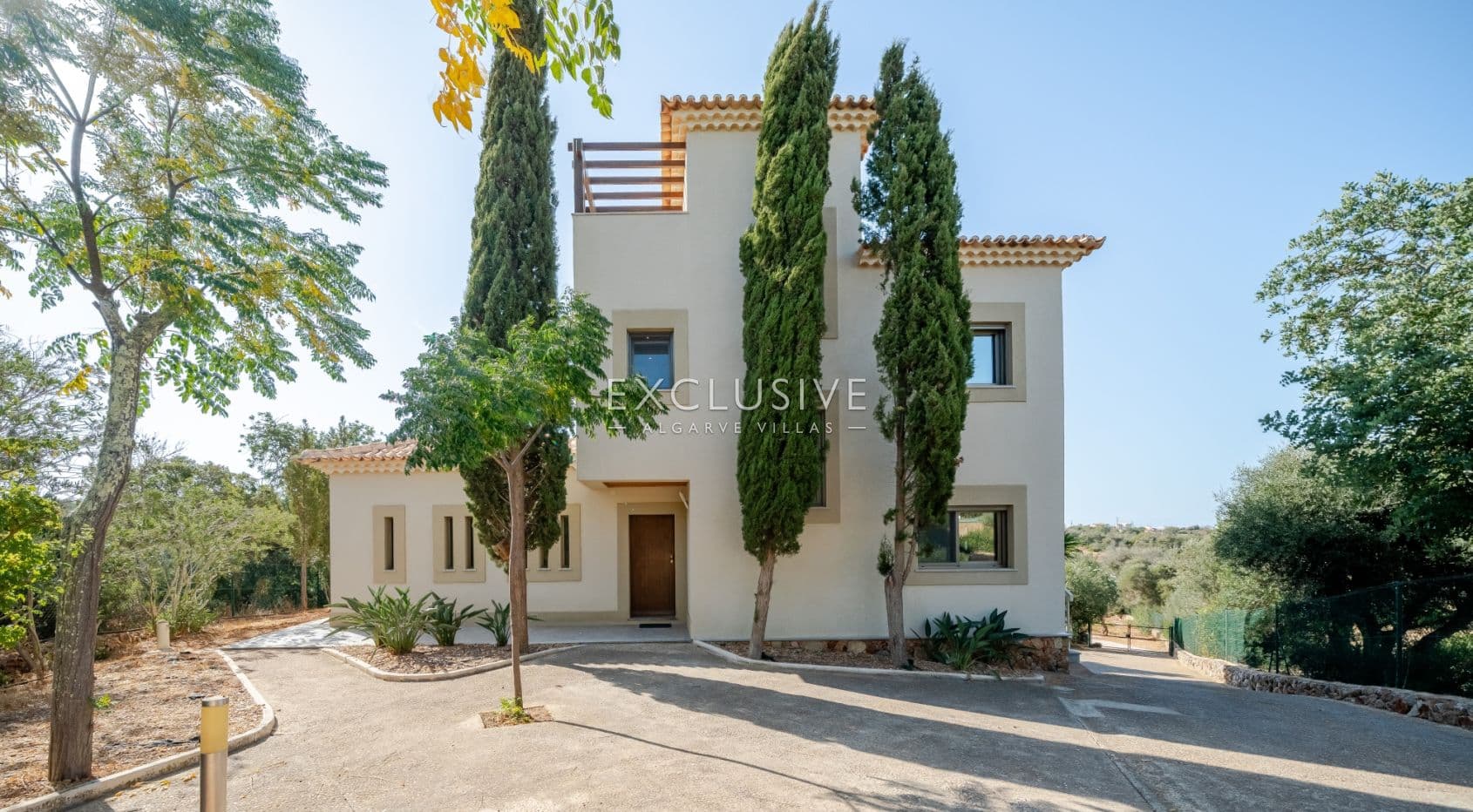 Landhaus mit 3 + 2 Schlafzimmern – Hochwertig gebaute Villa in Albufeira-1