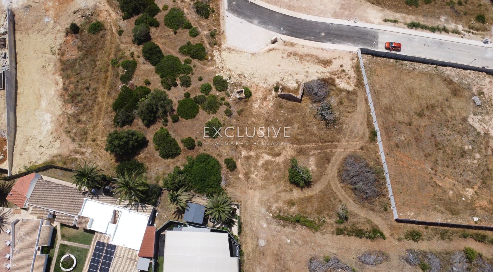Terrain constructible avec vue sur la mer à proximité des commodités à Praia Luz, Algarve