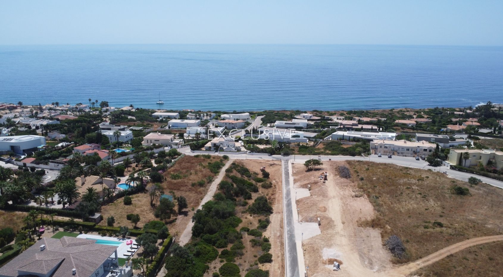 Terrain constructible avec vue sur la mer à proximité des commodités à Praia Luz, Algarve