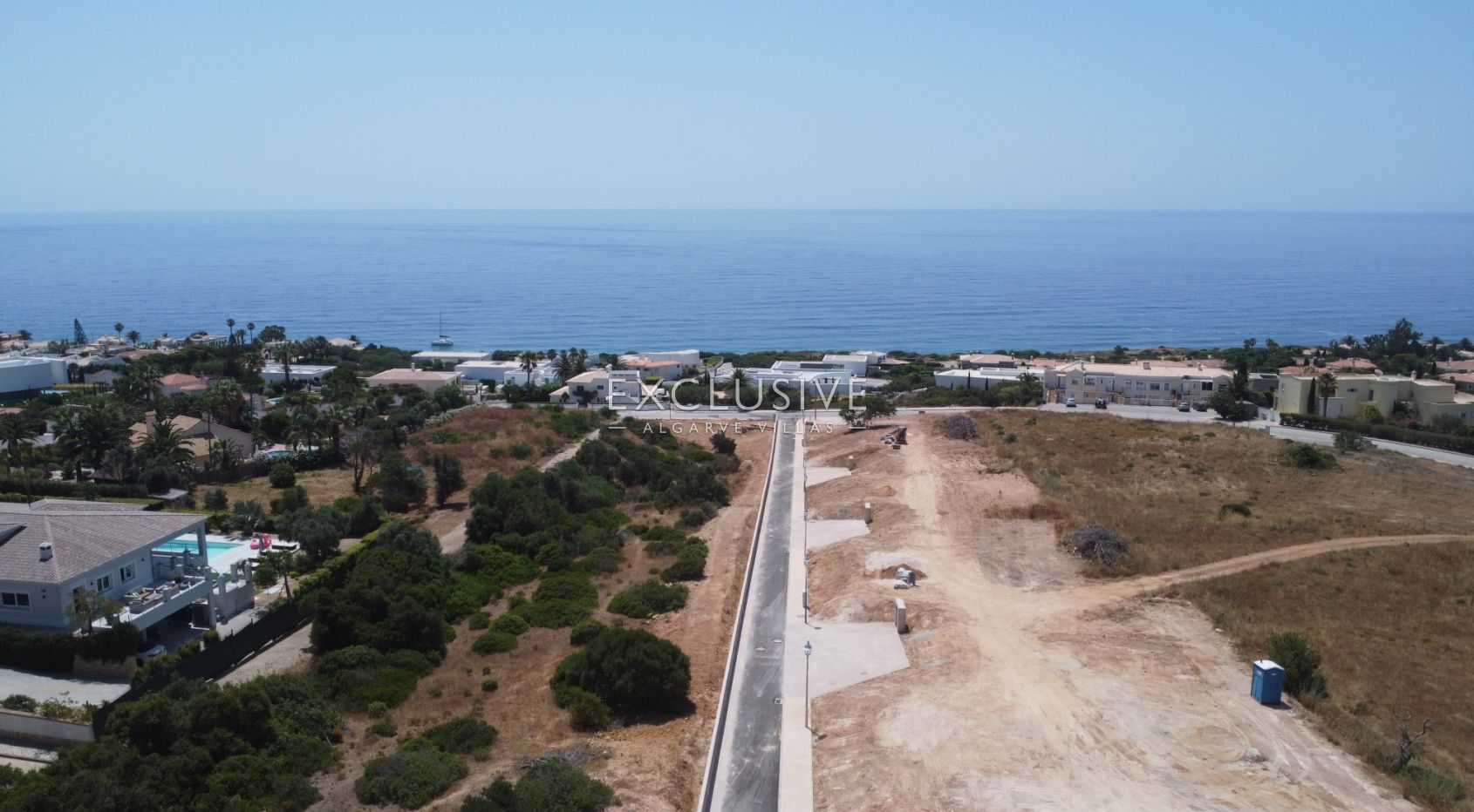 Terrain constructible avec vue sur la mer à proximité des commodités à Praia Luz, Algarve