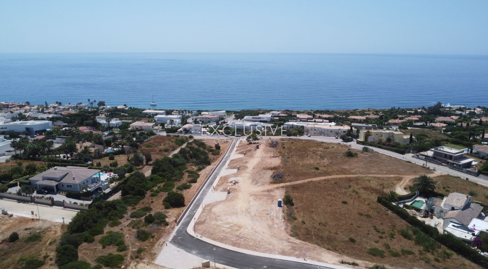 Terrain constructible avec vue sur la mer à proximité des commodités à Praia Luz, Algarve