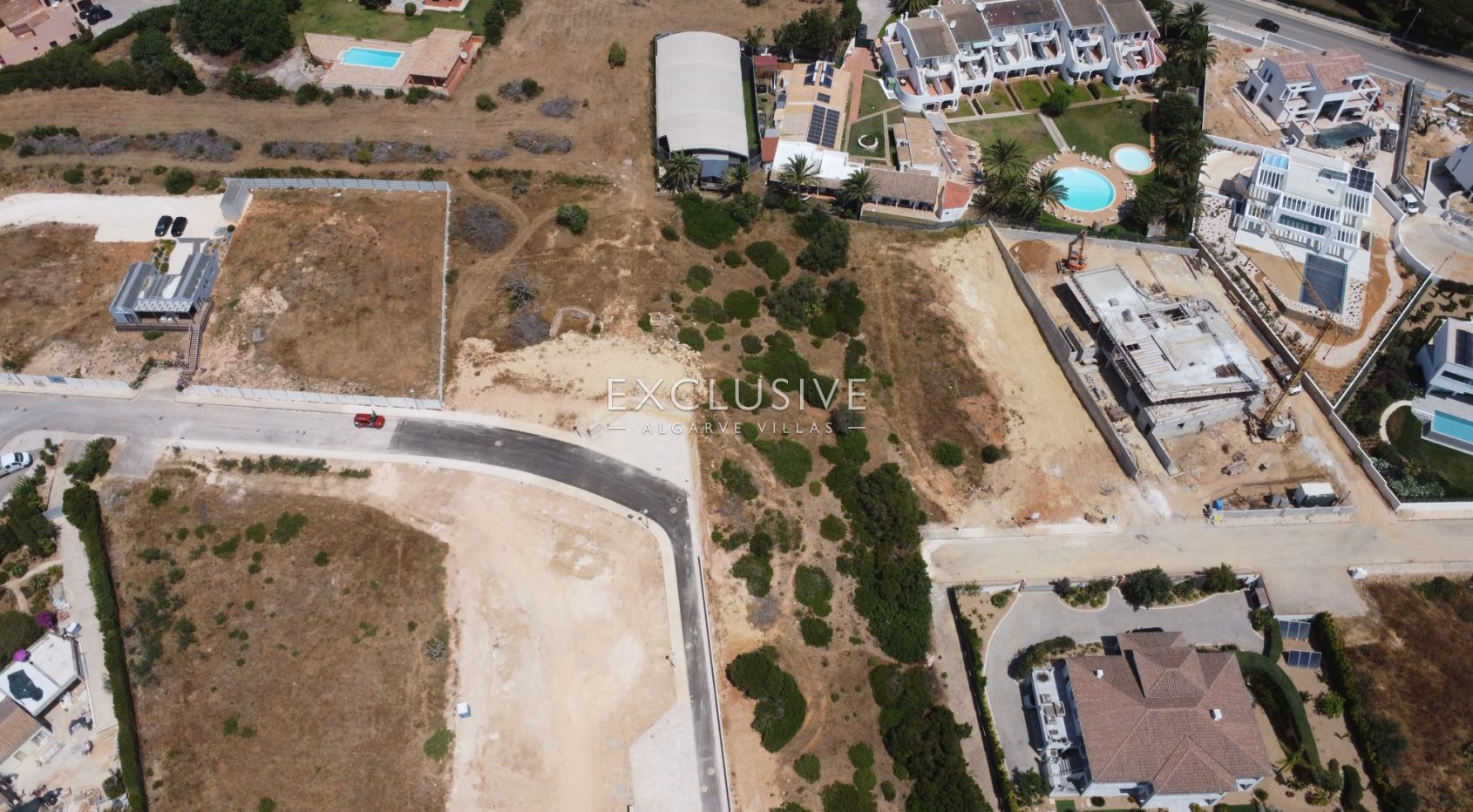 Terrain constructible avec vue sur la mer à proximité des commodités à Praia Luz, Algarve