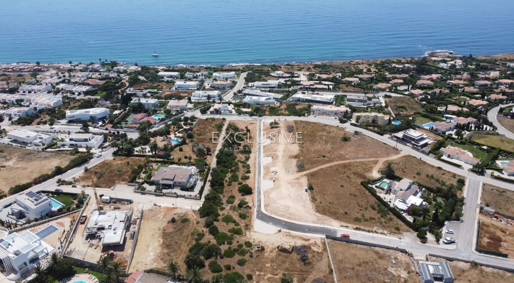 Terrain constructible avec vue sur la mer à proximité des commodités à Praia Luz, Algarve