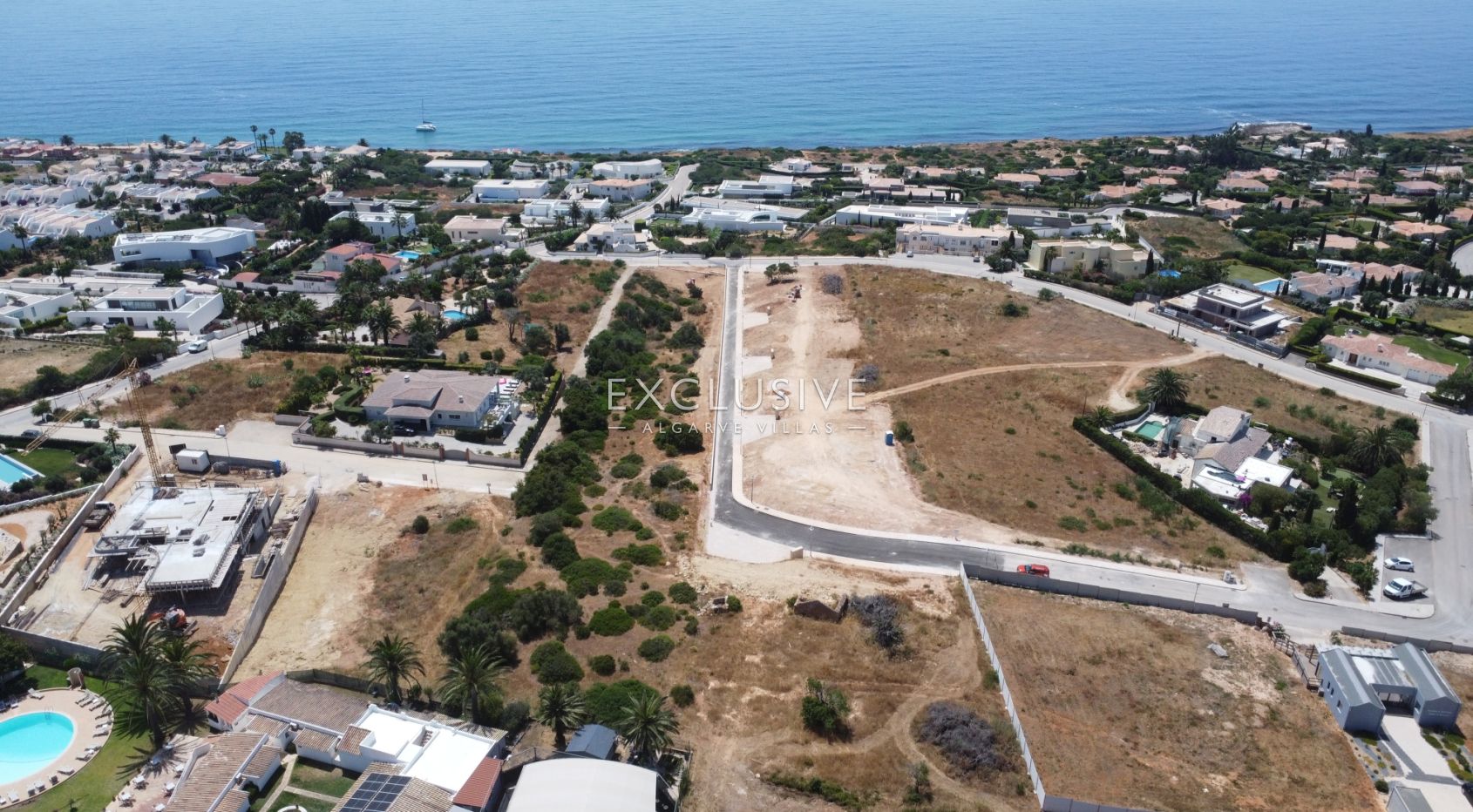 Terrain constructible avec vue sur la mer à proximité des commodités à Praia Luz, Algarve