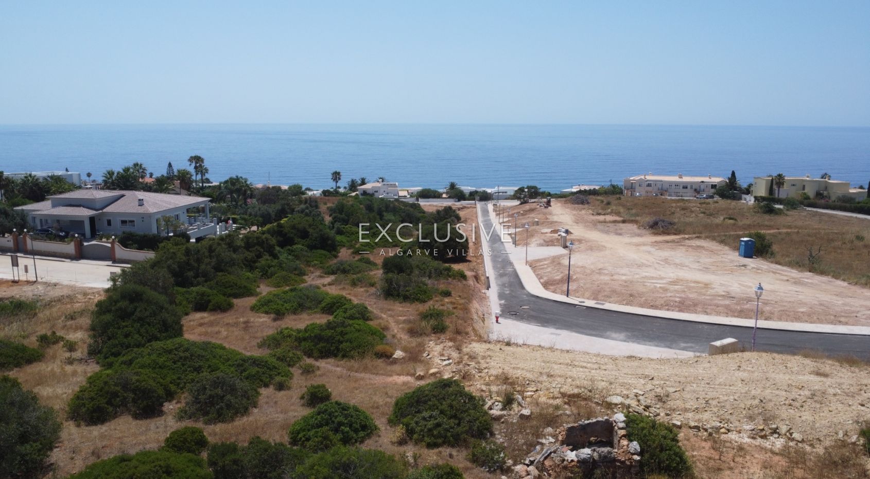 Terrain constructible avec vue sur la mer à proximité des commodités à Praia Luz, Algarve