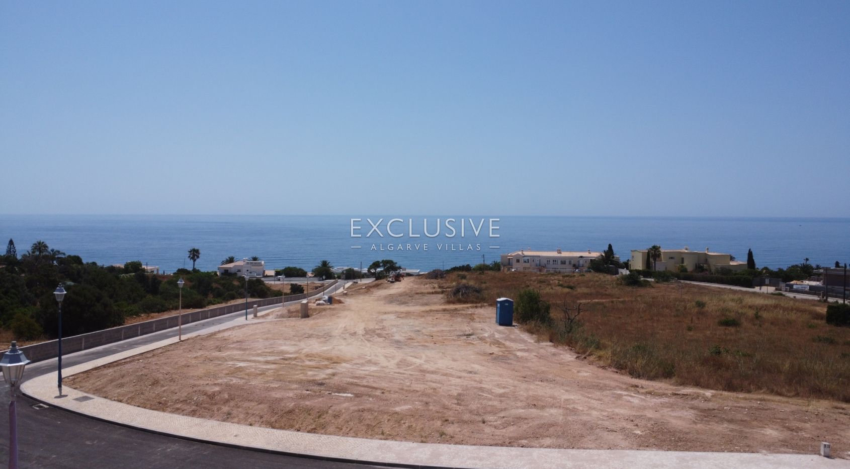 Terrain constructible avec vue sur la mer à proximité des commodités à Praia Luz, Algarve