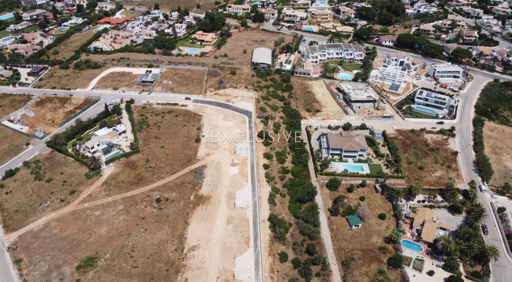 Terrain constructible avec vue sur la mer à proximité des commodités à Praia Luz, Algarve
