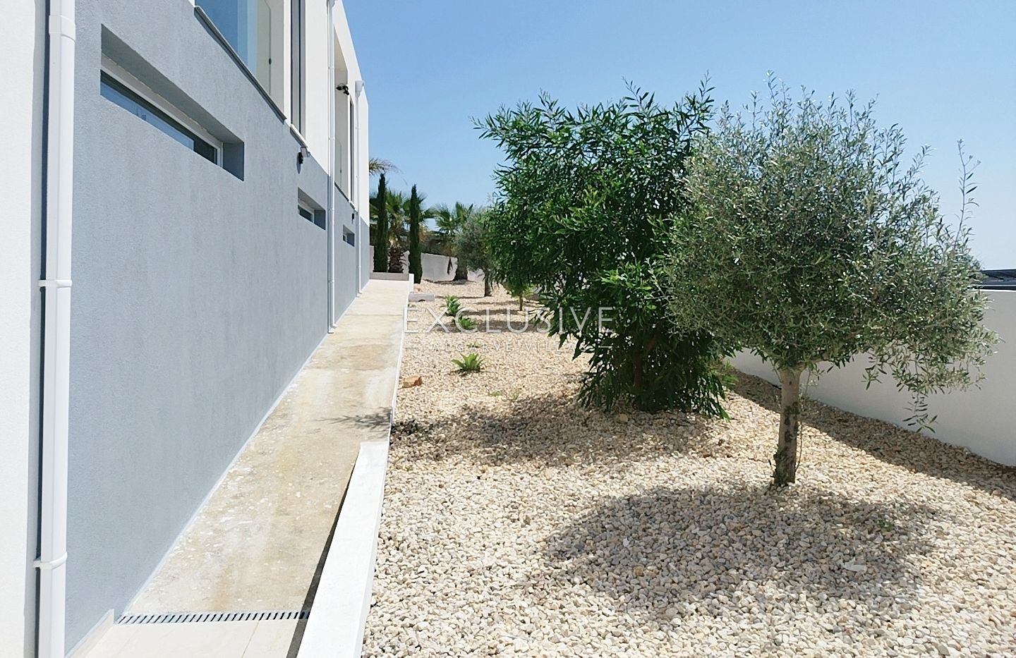 brand New Contemporary 3-Bedroom Villa with Pool & Garage, Central Algarve