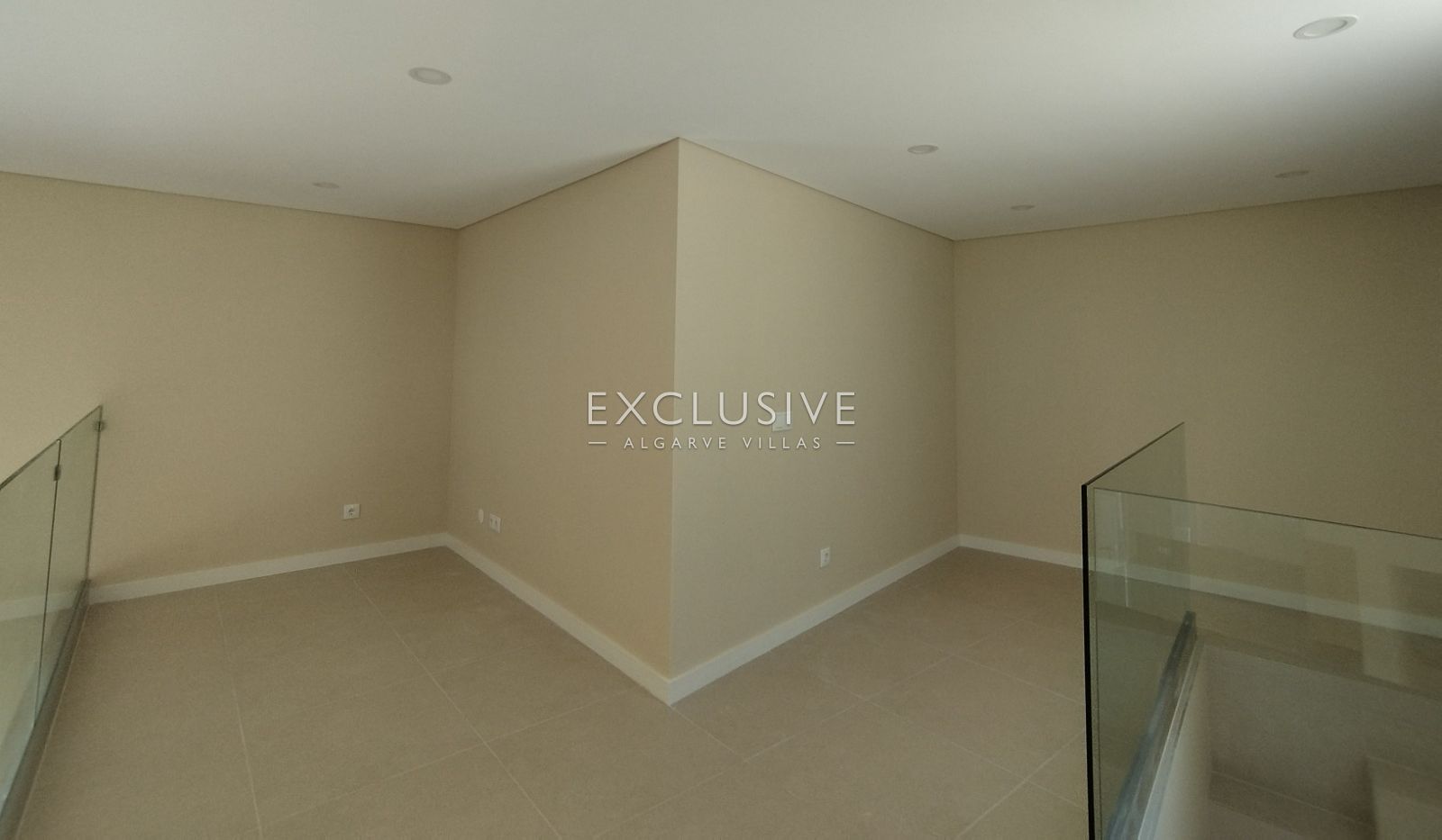 brand New Contemporary 3-Bedroom Villa with Pool & Garage, Central Algarve