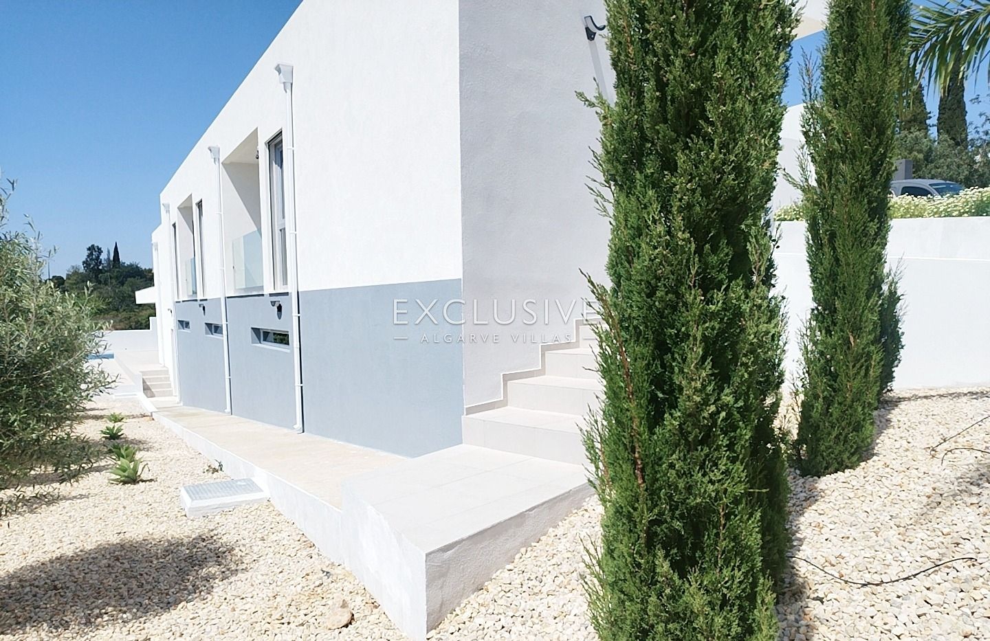 brand New Contemporary 3-Bedroom Villa with Pool & Garage, Central Algarve