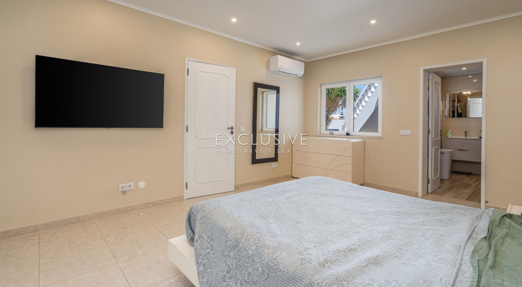 Fully Renovated Modern Villa with Sea Views in Cerro das Mós, Lagos