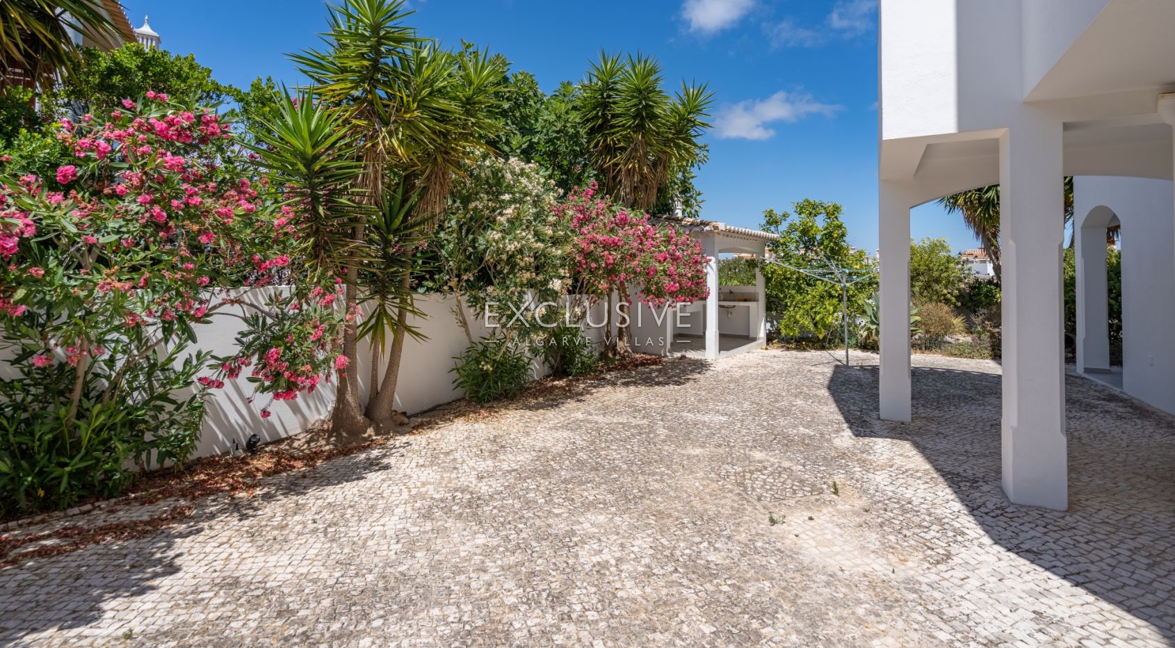 Fully Renovated Modern Villa with Sea Views in Cerro das Mós, Lagos