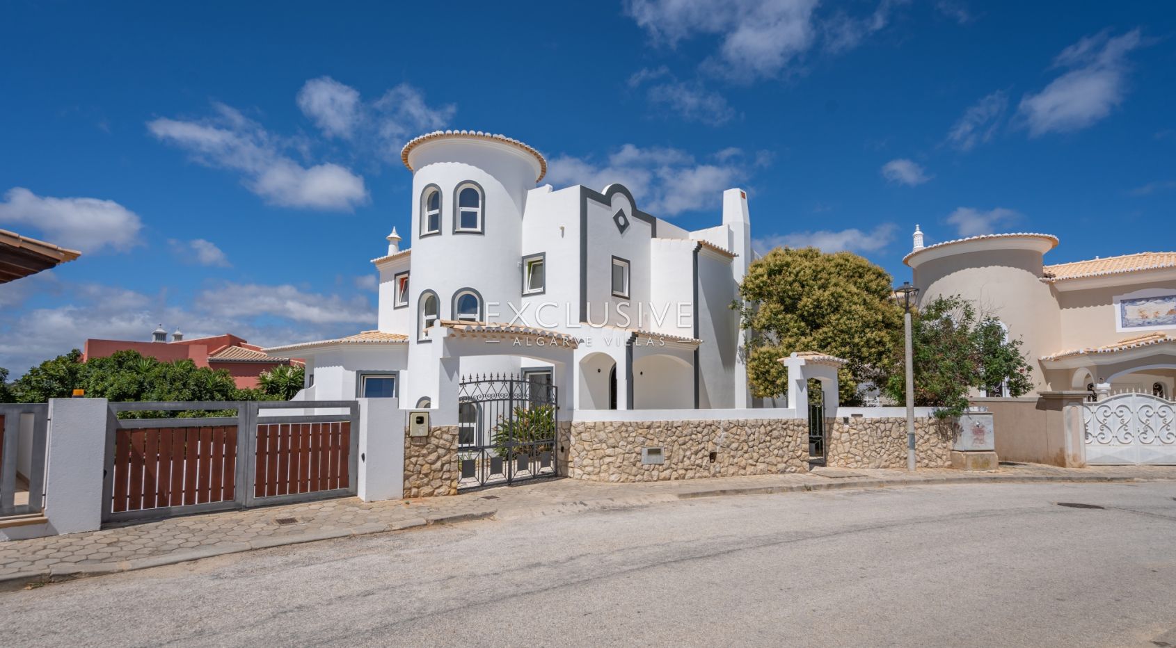 Fully Renovated Modern Villa with Sea Views in Cerro das Mós, Lagos