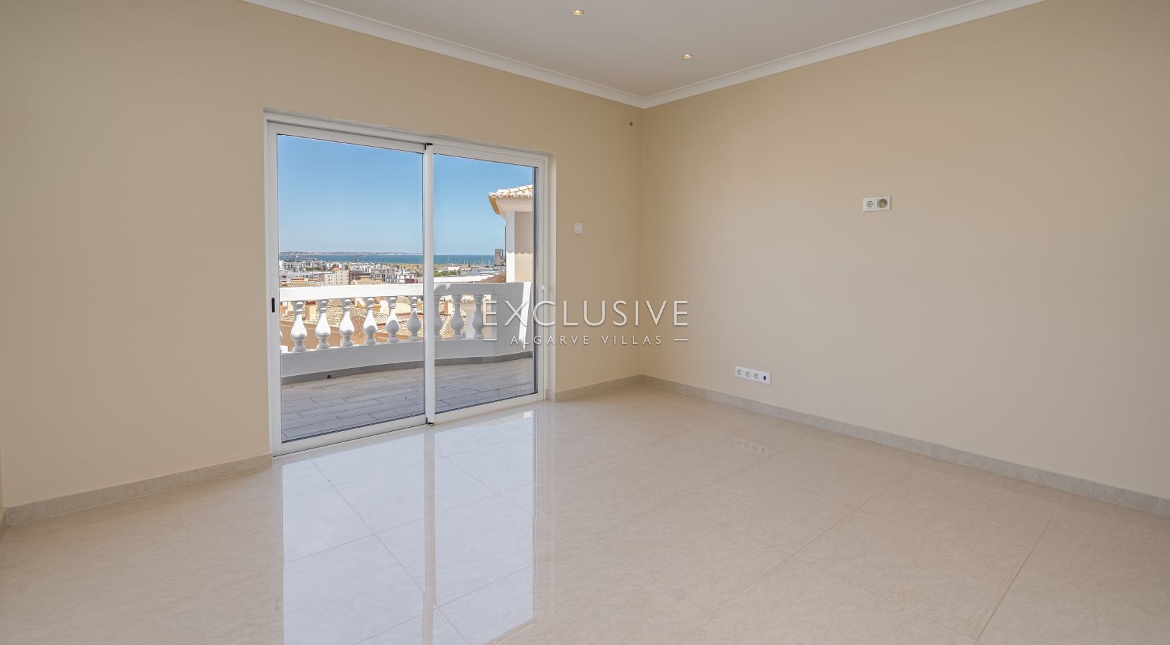Fully Renovated Modern Villa with Sea Views in Cerro das Mós, Lagos