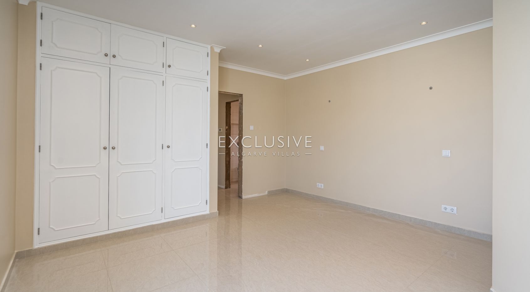 Fully Renovated Modern Villa with Sea Views in Cerro das Mós, Lagos