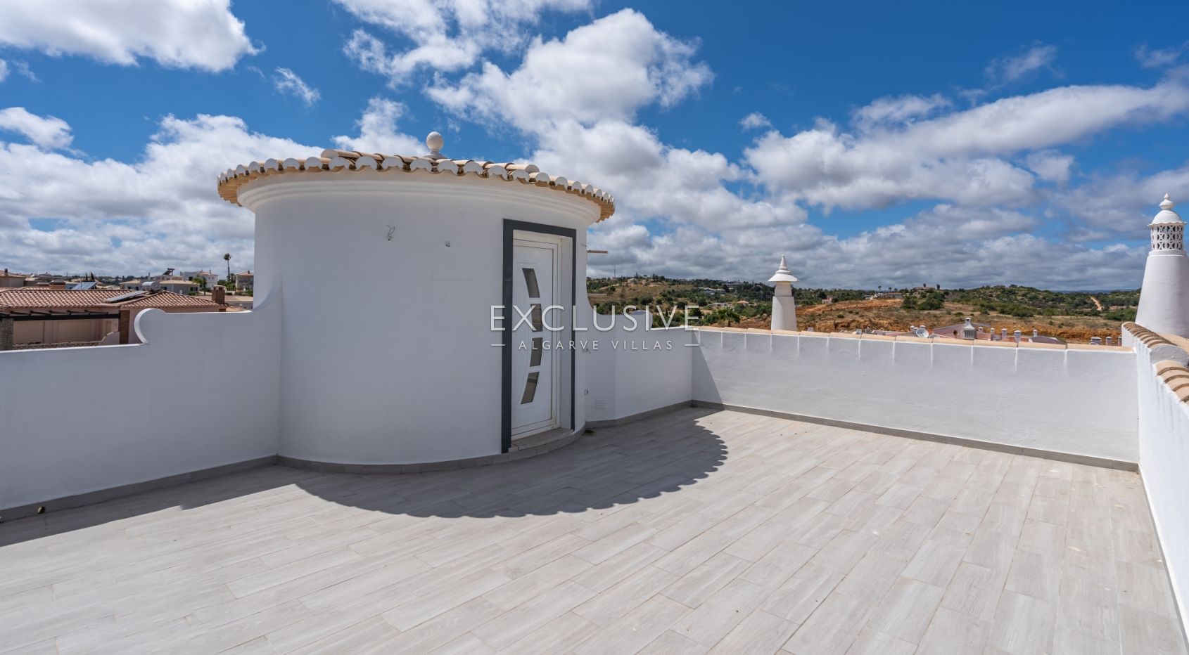 Fully Renovated Modern Villa with Sea Views in Cerro das Mós, Lagos