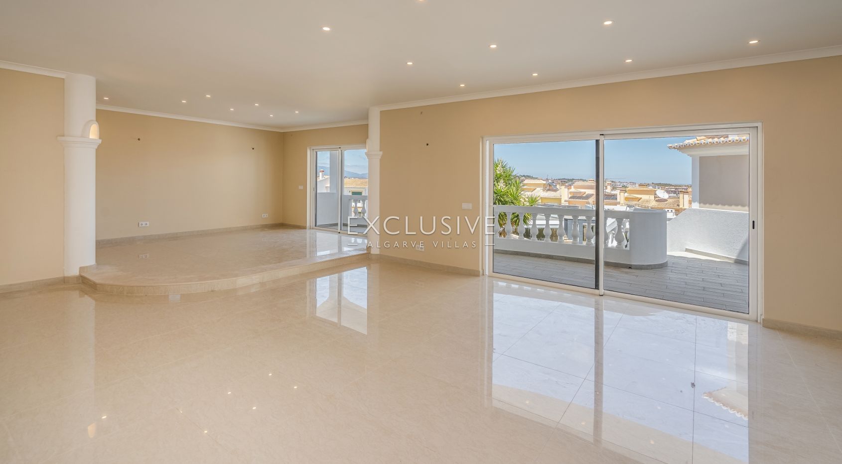 Fully Renovated Modern Villa with Sea Views in Cerro das Mós, Lagos