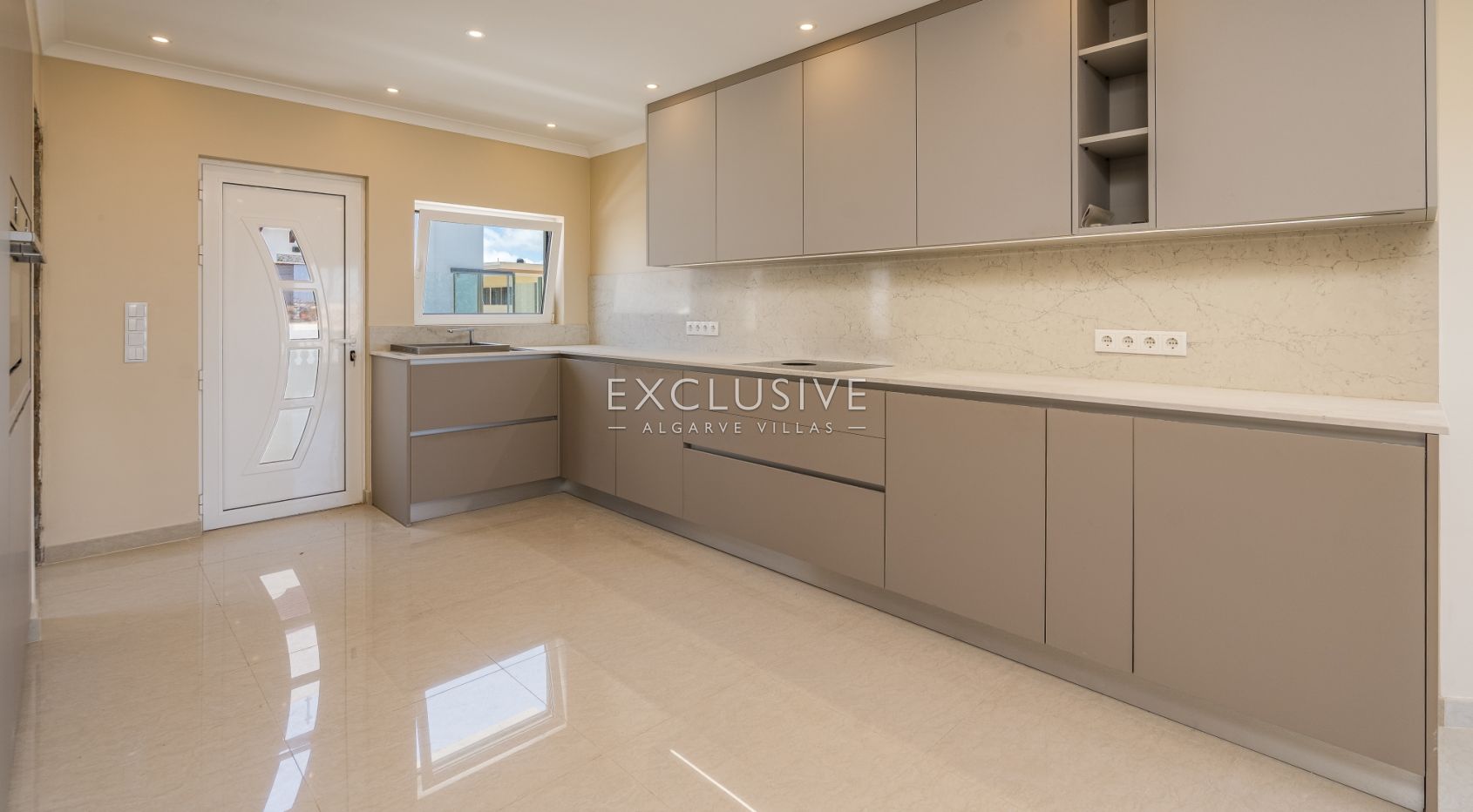 Fully Renovated Modern Villa with Sea Views in Cerro das Mós, Lagos