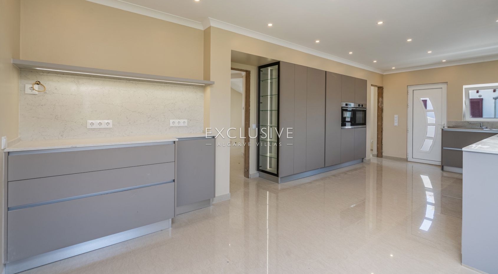 Fully Renovated Modern Villa with Sea Views in Cerro das Mós, Lagos