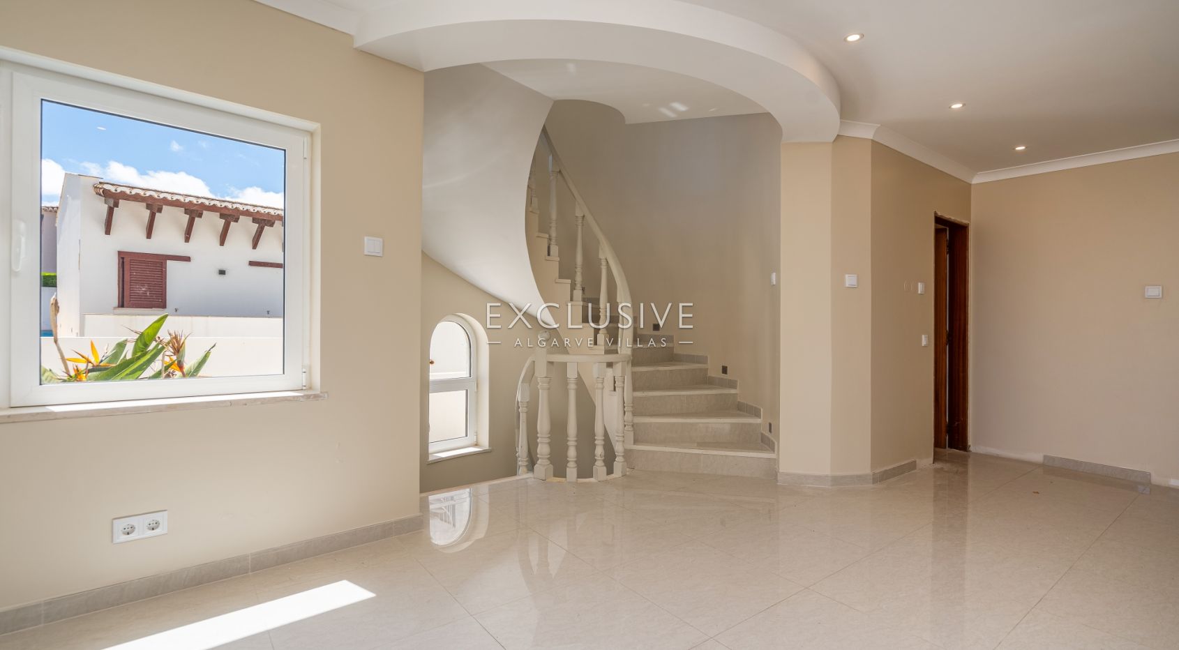 Fully Renovated Modern Villa with Sea Views in Cerro das Mós, Lagos
