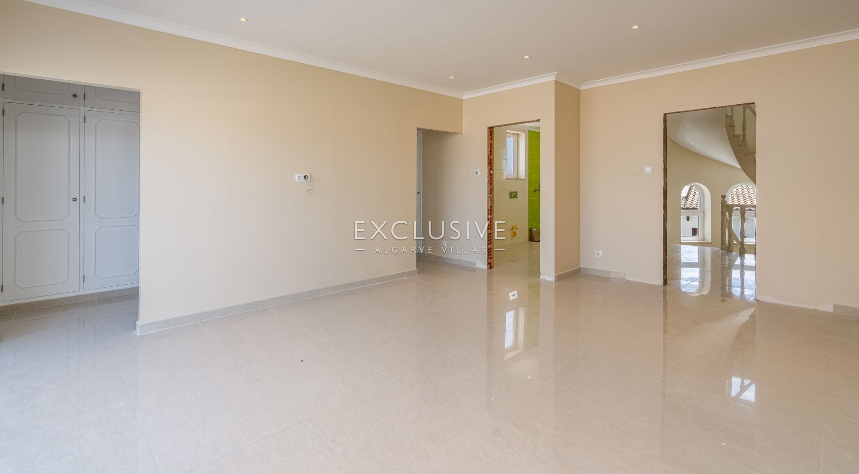 Fully Renovated Modern Villa with Sea Views in Cerro das Mós, Lagos