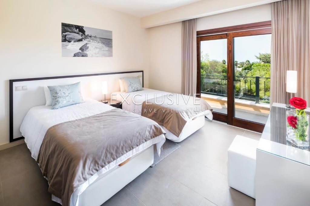 Luxuriöse 3-Schlafzimmer-Villa mit privatem Pool und Meerblick in Carvoeiro