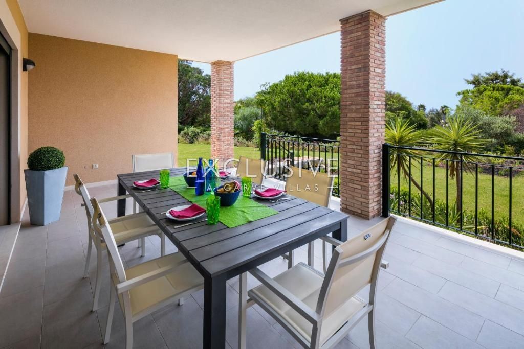 Luxuriöse 3-Schlafzimmer-Villa mit privatem Pool und Meerblick in Carvoeiro
