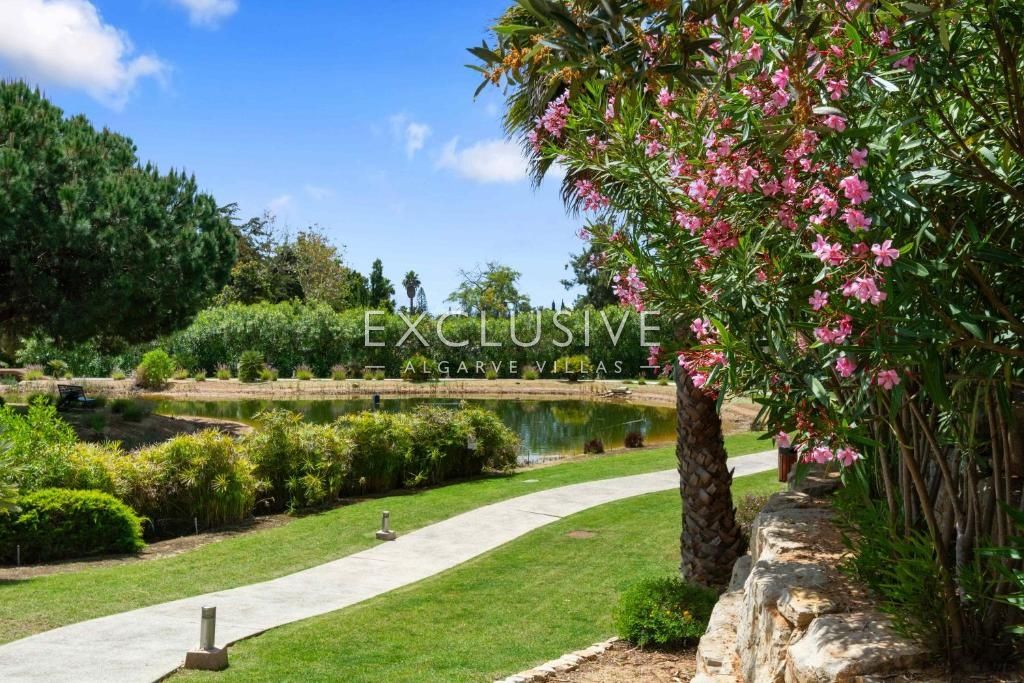 Luxuriöse 3-Schlafzimmer-Villa mit privatem Pool und Meerblick in Carvoeiro