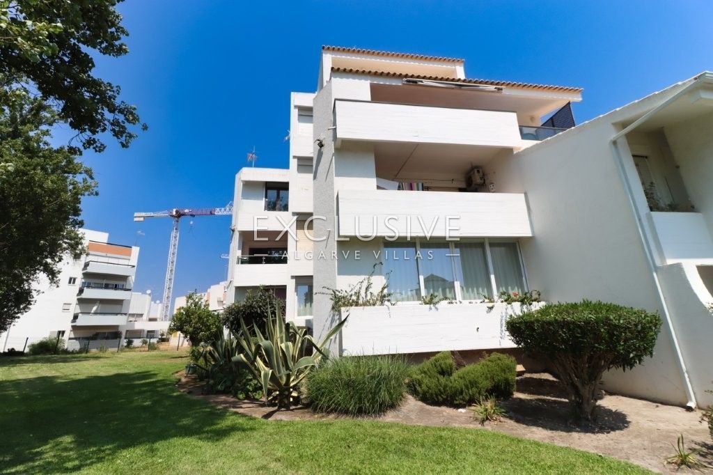 Geräumige Duplex-Wohnung mit drei Schlafzimmern in Vilamoura