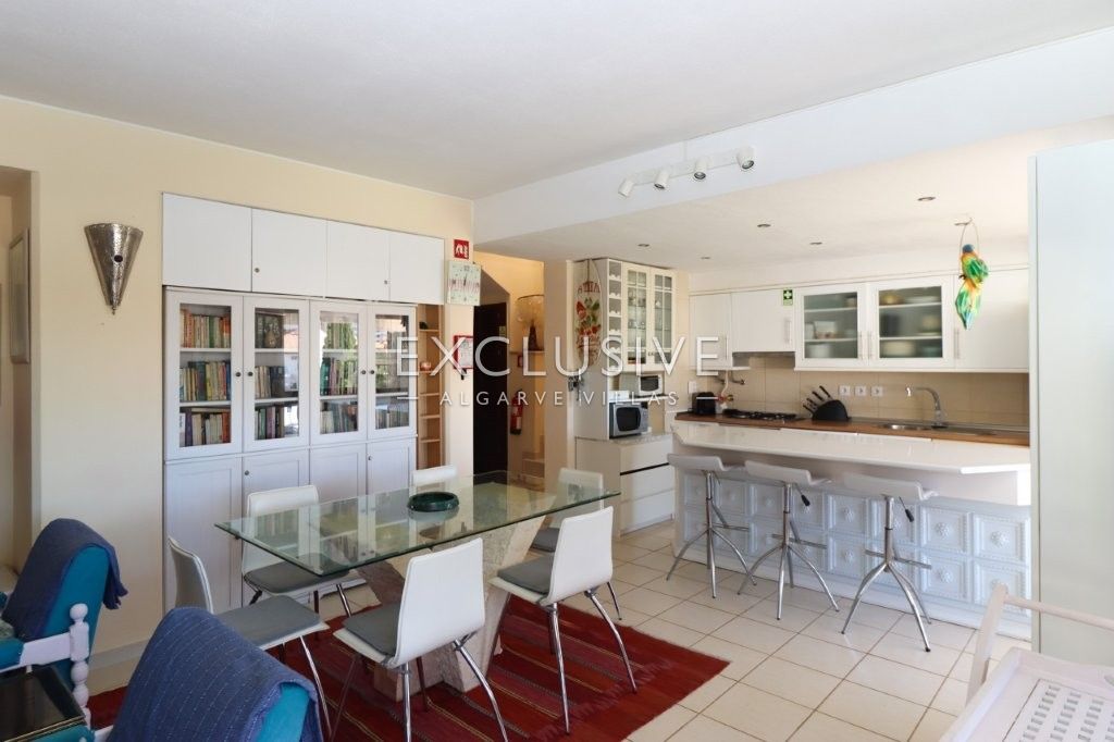 Geräumige Duplex-Wohnung mit drei Schlafzimmern in Vilamoura