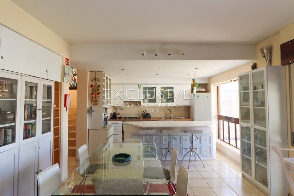 Geräumige Duplex-Wohnung mit drei Schlafzimmern in Vilamoura