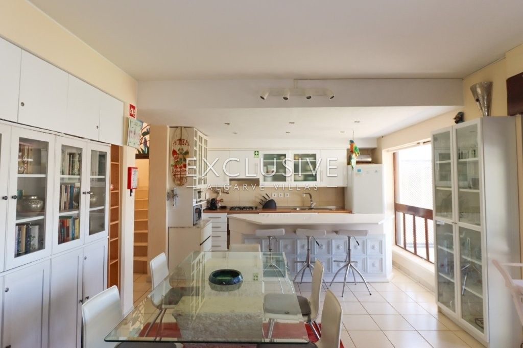 Geräumige Duplex-Wohnung mit drei Schlafzimmern in Vilamoura