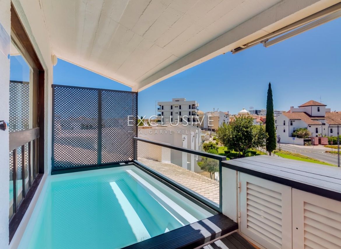 Geräumige Duplex-Wohnung mit drei Schlafzimmern in Vilamoura
