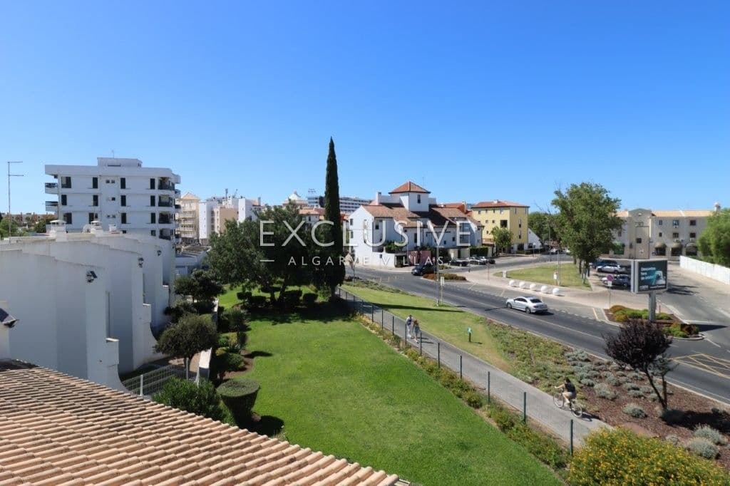 Geräumige Duplex-Wohnung mit drei Schlafzimmern in Vilamoura-1